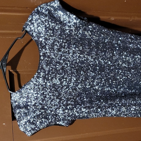 Dress - Picture 2 of 4